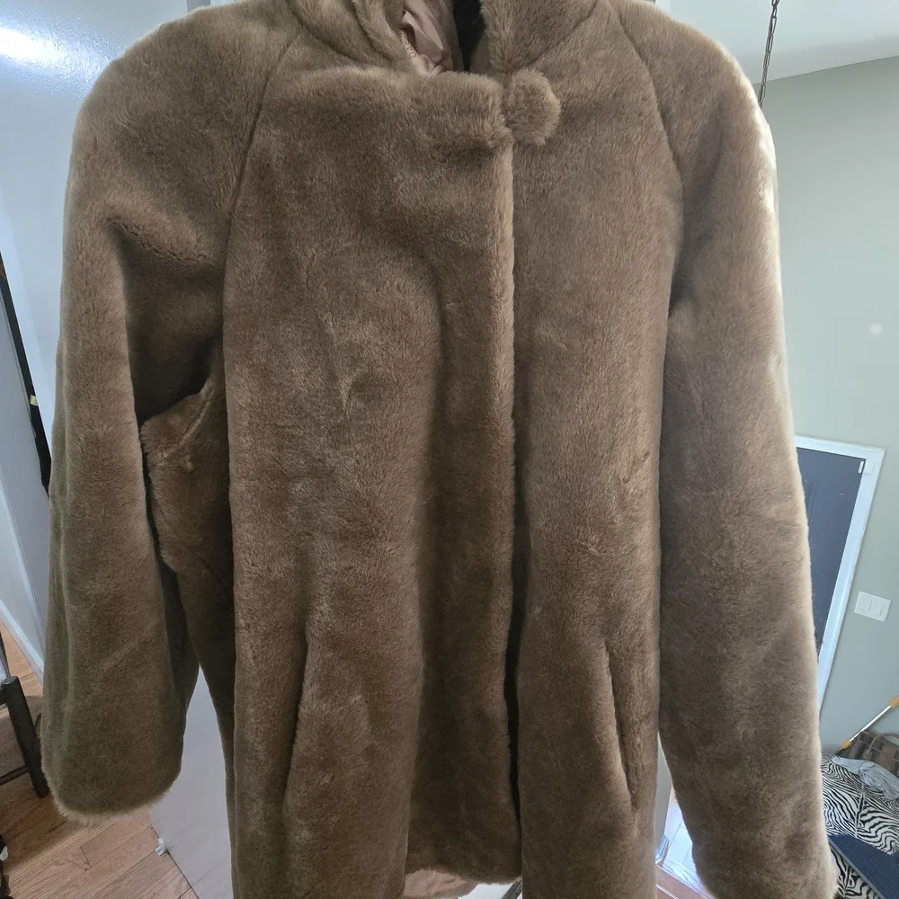 Women's Tan Faux Fur  Dennis Basso Coat Made In Usa - Picture 2 of 16